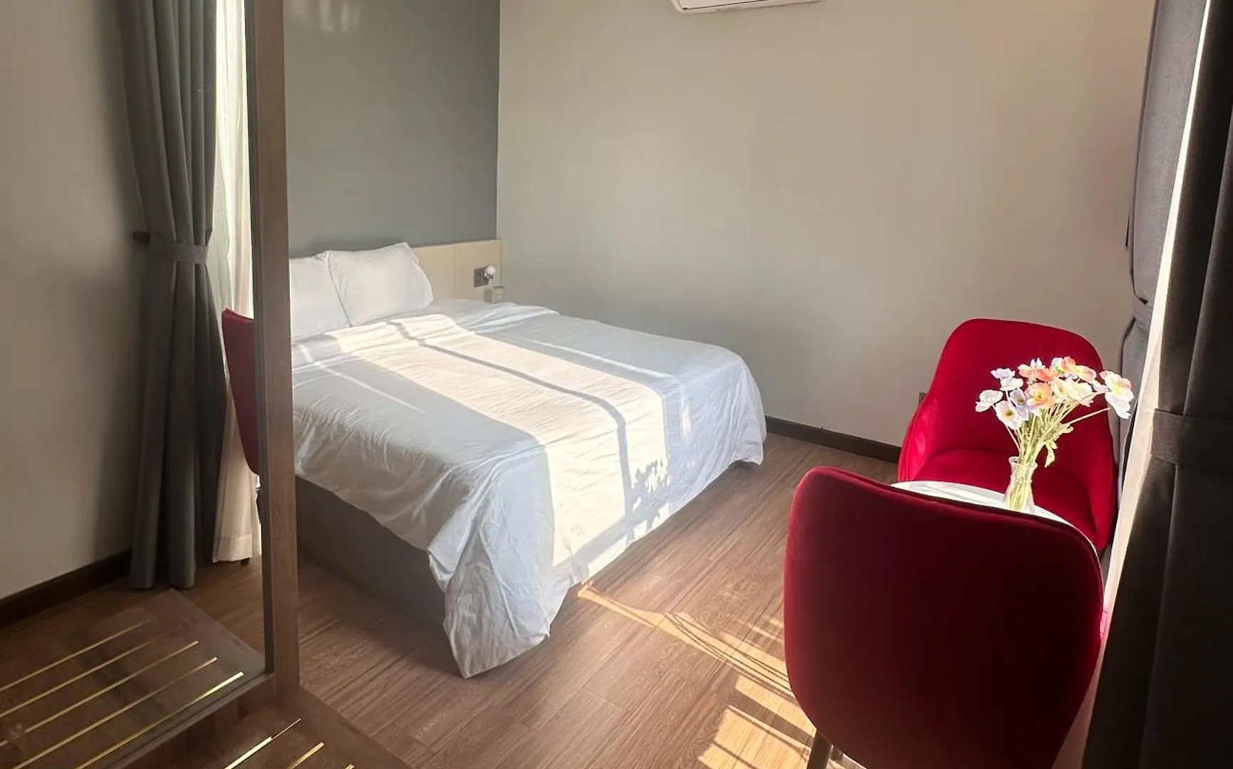 Apartment Can Phong Tran Ngap Anh Sang Tu Nhien Luon Mang Lai Nguon Nang Luong Tich Cuc Da Nang Vietnam